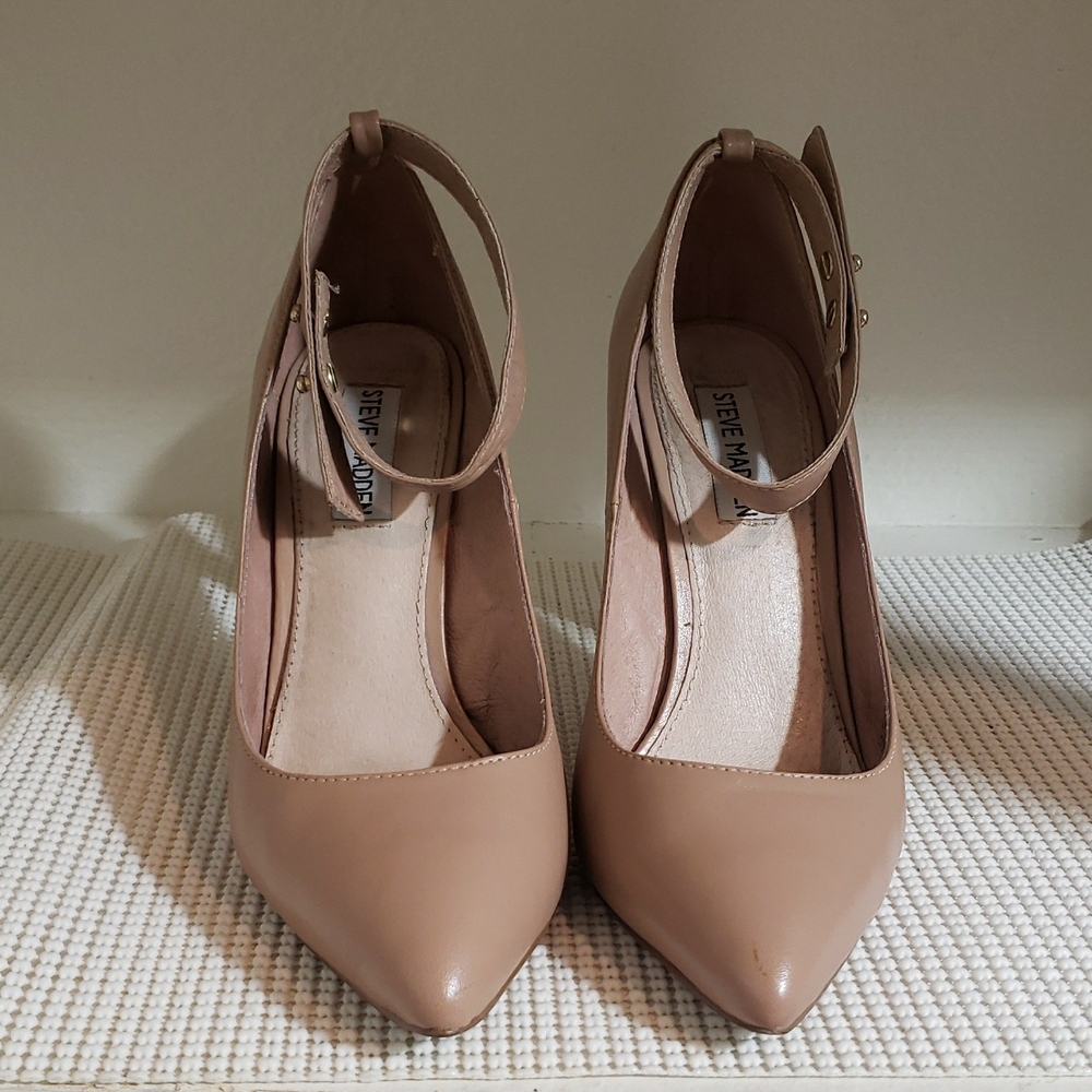 Steve Madden Leverage Blush Heels with Ankle Strap and Pointed Toe